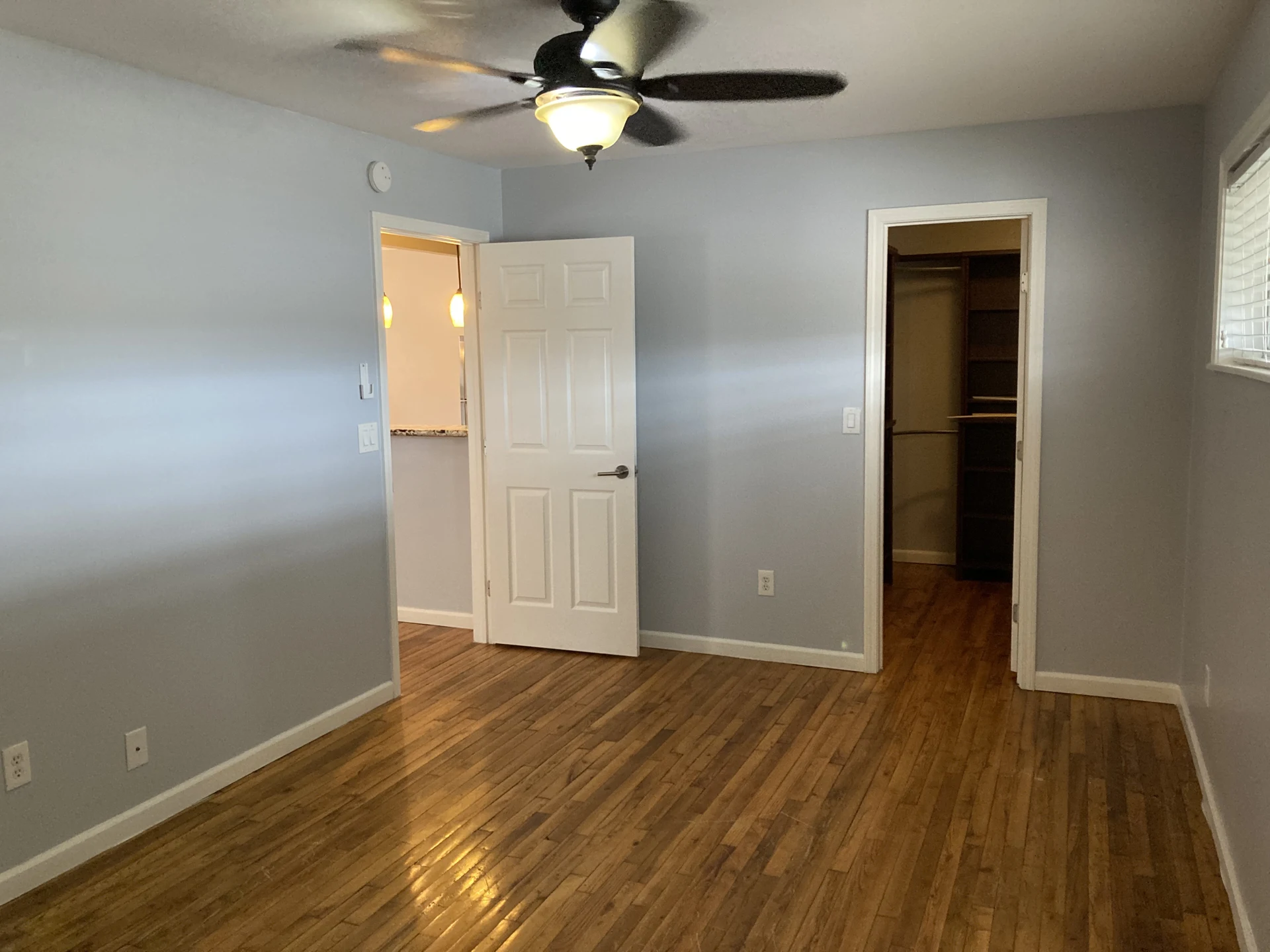 Unit 21, interior photo 4